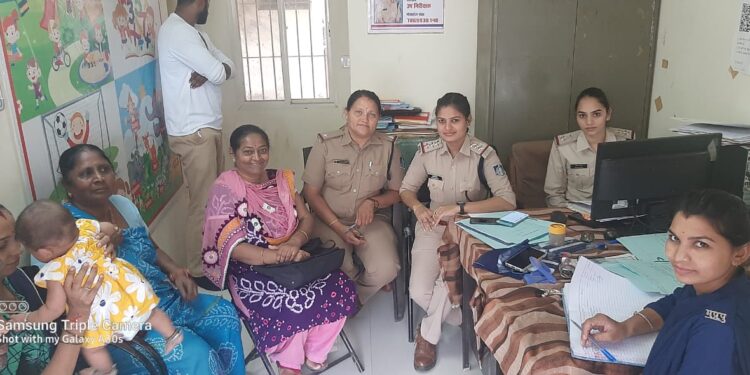 पुलिस परिवार परामर्श केंद्र ने मिलाया तीन बिछड़े परिवारों को