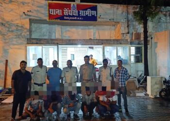 पुलिस थाना सेंधवा ग्रामीण द्वारा जुआ खेलते 13 आरोपीयो के विरुद्ध किया मामला पंजीबद्ध