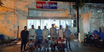 पुलिस थाना सेंधवा ग्रामीण द्वारा जुआ खेलते 13 आरोपीयो के विरुद्ध किया मामला पंजीबद्ध