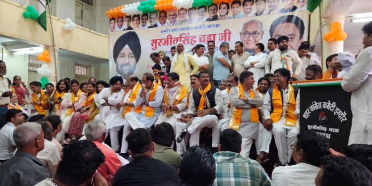 *इंदौर शहर कांग्रेस के नवनियुक्त अध्यक्ष श्री सुरजीत सिंह चड्डा ने कांग्रेस कार्यालय गांधी भवन में अपना पदभार ग्रहण किया*