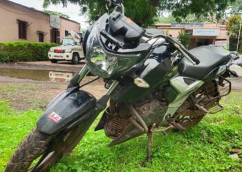 थाना सेंधवा शहर पुलिस द्वारा चोरी गई 1 लाख 50 हजार रुपये किमत की अपाचे मोटर साइकिल को 02 दिन में ढुंढकर बरामद किया