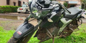 थाना सेंधवा शहर पुलिस द्वारा चोरी गई 1 लाख 50 हजार रुपये किमत की अपाचे मोटर साइकिल को 02 दिन में ढुंढकर बरामद किया