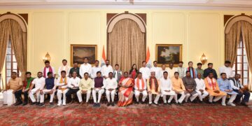 देश की प्रथम आदिवासी महिला राष्ट्रपति बनने के बाद देशभर के भाजपा अनुसूचित जनजाति मोर्चा के प्रतिनिधि मंडल ने राष्ट्रपति भवन नई दिल्ली में महामहिम राष्ट्रपति श्रीमती द्रौपदी मुर्मू से भेंट की