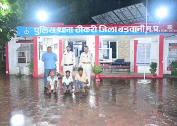 पुलिस थाना ठीकरी द्वारा ब्राह्मणगांव-नागलवाड़ी सिंचाई परियोजना के निर्माण कार्य से लोहा चुराने वाले बदमाशों को किया गिरफ्तार