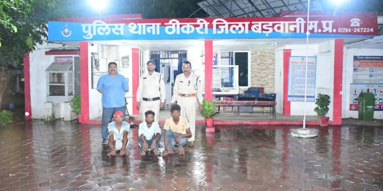 पुलिस थाना ठीकरी द्वारा ब्राह्मणगांव-नागलवाड़ी सिंचाई परियोजना के निर्माण कार्य से लोहा चुराने वाले बदमाशों को किया गिरफ्तार