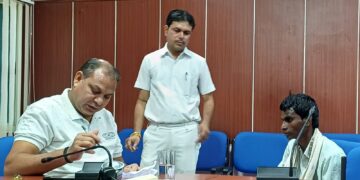 मंगलवार को हुई जनसुनवाई में संयुक्त कलेक्टर वीरसिंह चौहान व सोहन कनाश ने 61 आवेदकों को व्यक्तिगत रूप से सुना तथा मौके पर ही हो सकने वाली समस्याओं का निराकरण कराया