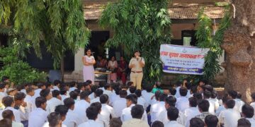 यातायात सुरक्षा हेतु जागरूकता अभियान के तहत शासकीय हाई स्कूल क्रमांक 03 में 150 से अधिक बच्चो को यातायात नियमों के बारे जानकारी दी गई