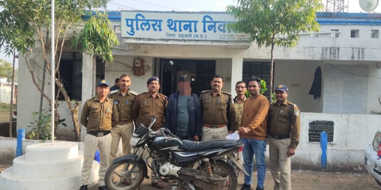 थाना निवाली पुलिस द्वारा अवैध हथियार (फायर आर्म्स) ले जाते आरोपी को पकड़ा