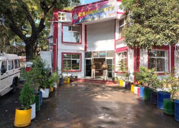 बड़वानी पुलिस द्वारा थानों व शासकीय कार्यालयों की साफ-सफाई अभियान मिशन मोड पर