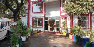 बड़वानी पुलिस द्वारा थानों व शासकीय कार्यालयों की साफ-सफाई अभियान मिशन मोड पर