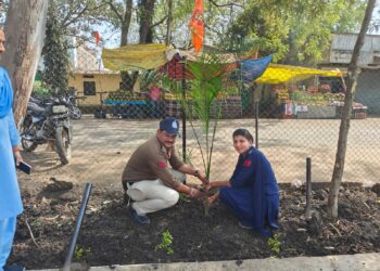 थाना पानसेमल पुलिस द्वारा साफ सफाई कर थाना परिसर मे पौधारोपण किया गया