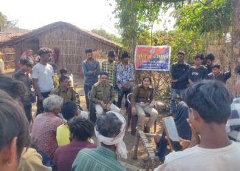  अधीक्षक महोदय के दिशा निर्देश में सामुदायिक पुलिसिंग के तहत जन संवाद हेतु थाना खेतिया पुलिस द्वारा ग्राम राखी खुर्द में पुलिस चौपाल का किया गया आयोजन