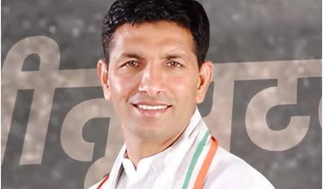 भाजपा सरकार ने किसानों के लिए बनाए युद्ध स्तर जैसे हालात: जीतू पटवारी