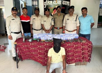 थाना वरला पुलिस द्वारा अवैध हथियार बनाने के कारखाने पर दबिश देकर सिकलीगर को किया गिरफ्तार।*