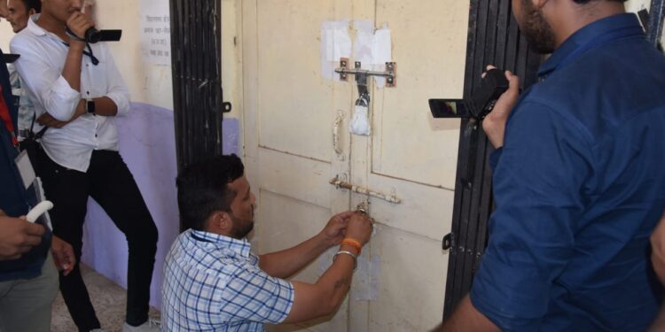 राजनैतिक दलों के अभ्यर्थी, प्रतिनिधि और अन्य कोई व्यक्ति भी कर सकते है ईवीएम स्ट्रांग रूम की निगरानी