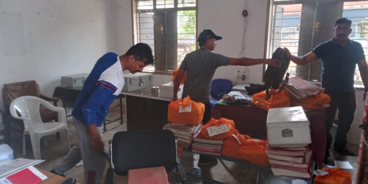 रविवार को जिला पुलिस द्वारा सभी थाने व चौकियों में ऑपरेशन क्लीन के तहत की गई साफ सफाई व श्रमदान