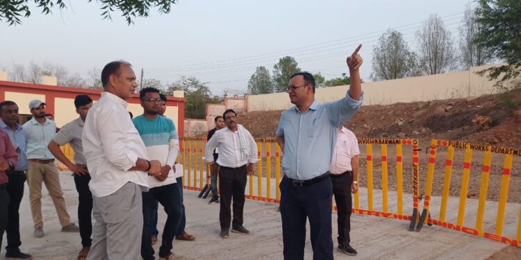 कलेक्टर एवं जिला निर्वाचन अधिकारी ने मतगणना की व्यवस्थाओं का किया निरीक्षण