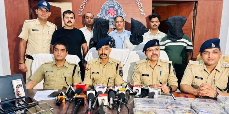 नकबजनी, चोरी और लूट की वारदात करने वाले अंतरराज्यीय गिरोह के तीन सदस्य गिरफ्तार, 1 करोड़ 21 लाख का माल बरामद