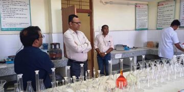 कलेक्टर ने मिट्टी परीक्षण प्रयोगशाला का किया निरीक्षण