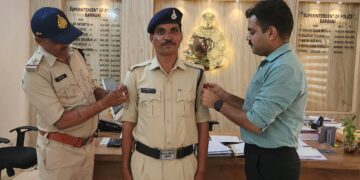 आरक्षक से कार्यवाहक प्रधान आरक्षक पदोन्नति पर एस पी ने दी बधा