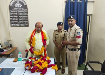 सम्पुर्ण देश मे नये कानून लागू होने के अवसर पर पुलिस थाना निवाली पहुचे अनुसूचित जाति अनुसूचित जनजाति कल्याण आयोग के राष्ट्रीय अध्यक्ष श्री अन्तरसिह आर्य