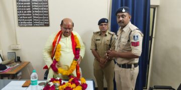 सम्पुर्ण देश मे नये कानून लागू होने के अवसर पर पुलिस थाना निवाली पहुचे अनुसूचित जाति अनुसूचित जनजाति कल्याण आयोग के राष्ट्रीय अध्यक्ष श्री अन्तरसिह आर्य