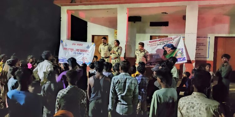 थाना खेतिया पुलिस द्वारा भिलाटी मोहल्ला खेतिया में पुलिस चौपाल लगाकर जन सामान्य को नए कानून के संबंध में जानकारी दी गई