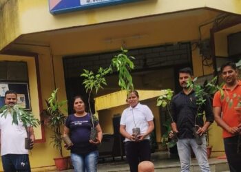 एक पेड़ माँ के नाम अभियान के अंतर्गत जिला बड़वानी पुलिस द्वारा किया गया वृहद स्तरीय वृक्षारोपण