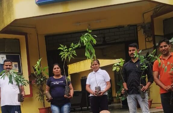 एक पेड़ माँ के नाम अभियान के अंतर्गत जिला बड़वानी पुलिस द्वारा किया गया वृहद स्तरीय वृक्षारोपण