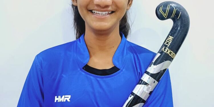 जिला हॉकी संघ बड़वानी की तीन महिला हॉकी खिलाड़ी