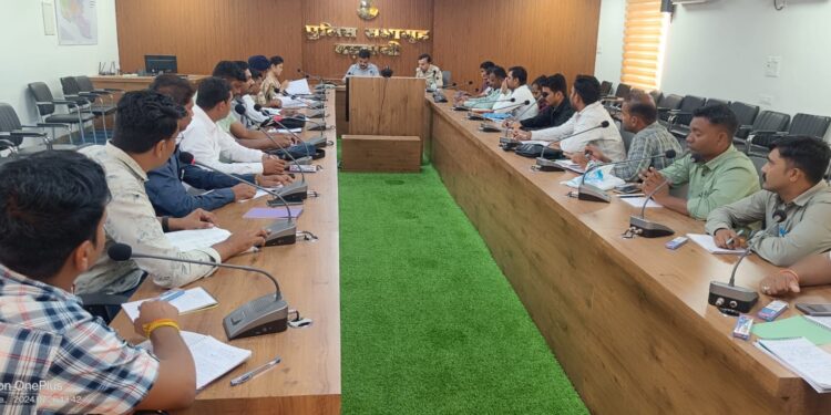 पुलिस अधीक्षक ने ली आसूचना संकलन करने वाले पुलिस अधिकारियों की मासिक बैठक