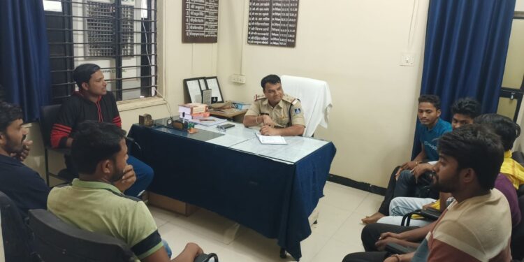 आगामी त्यौहारों को लेकर थाना निवाली पुलिस ने ली, डी.जे. संचालकों की बैठक