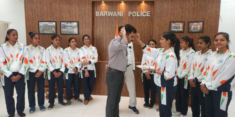 सरहद की माटी से किया एस0पी0 का तिलक