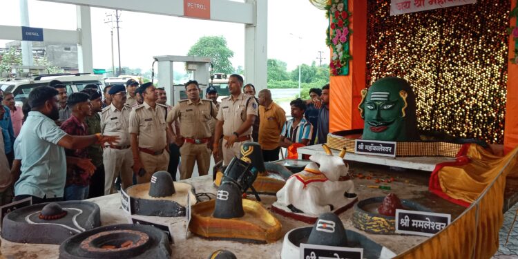 थाना सेंधवा शहर पुलिस द्वारा कल दिनांक को निकलने वाले शिवडोला मार्ग का किया भ्रमण