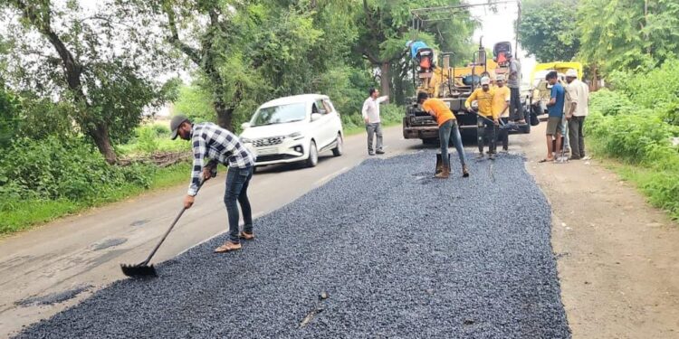 एमपीआरडीसी द्वारा युद्धस्तर पर किया जा रहा है सड़क सुधार कार्य
