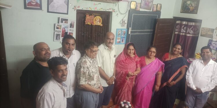 नगर पंचायत अध्यक्ष का जन्म दिवस मनाया।