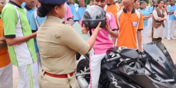 हरसुख दिगंबर स्कूल बड़वानी में 250 से अधिक बच्चों को यातायात नियमों के बारे में जानकारी दी गई