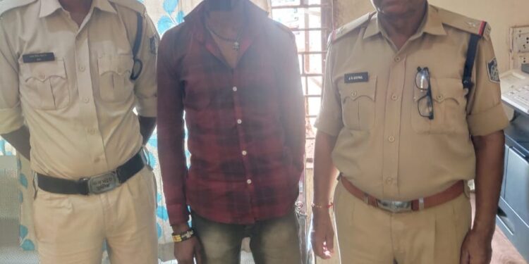 आपरेशन हवालात के तहत फरार ईनामी स्थाई वारंटी थाना राजपुर पुलिस की गिरफ्त में