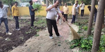 नगर परिषद गार्डन में सफाई अभियान चलाया