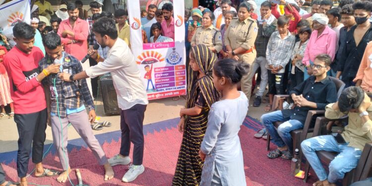 “मैं हूँ अभिमन्यु” अभियान के तहत जिला बड़वानी मे पुलिस के द्वारा किए जा रहे है जागरूकता कार्यक्रम