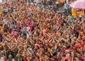 विशाल सर्वधर्म चुनरी कलश यात्रा का आयोजन