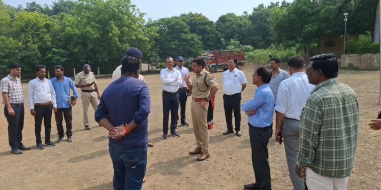 एस पी कलेक्टर ने रावण दहन स्थल का किया निरीक्षण