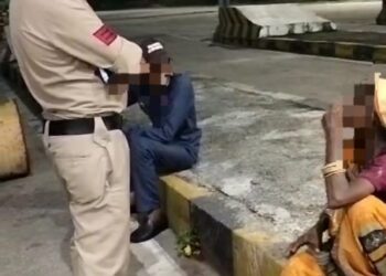 थाना अंजड 100 डॉयल ने रास्‍ता भटकी 60 वर्षीय वृध्‍द महिला को सकुशल पहुंचाया,घर