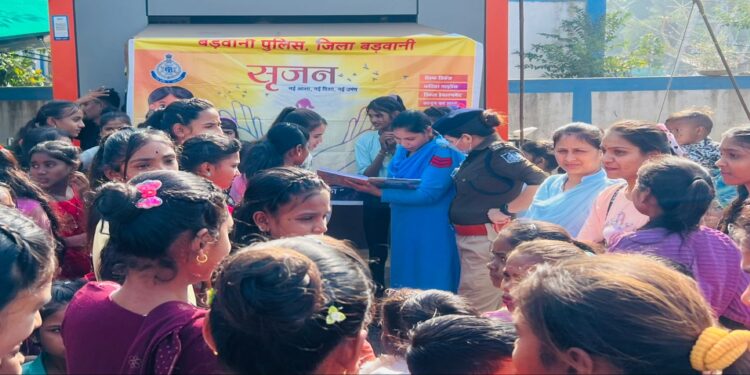 बडवानी पुलिस द्वारा लगातार जारी है सृजन अभियान के तहत जागरूकता कार्यक्रम