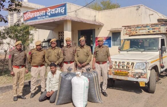 थाना देवगढ़ ने बोलरो पिकअप मे स्कीम बनाकर डोडाचूरा परिवहन करते हुये 01 अभियुक्त अरविंद लबाना को किया गिरफ्तार पिकअप को किया जब्त