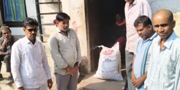 आज दिनांक 1 फरवरी 2025 को वार्ड नंबर 14 में और वार्ड नंबर 1 में गरीब परिवार में मृत्यु हो गई थी उन परिवारों को वार्ड नंबर 6 के पार्षद प्रतिनिधि जमील खान की तरफ से गेहूं दान की है साथ में वार्ड नंबर 14 के पार्षद चिंटू चौहान वार्ड नंबर 1 के पार्षद प्रतिनिधि अंतिम यादव जी