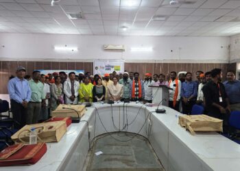 परंपरागत जनजातीय वेंद्यों को प्राथमिक उपचार में सहायक उपकरणों का वितरण और संचालन प्रशिक्षण कार्यक्रम संपन्न