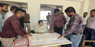 कलेक्टर ने किया विकासखण्ड राजपुर का भ्रमण