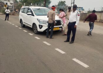 लोक परिवहन वाहनों एवं स्कूल/कॉलेज बसों पर विशेष चेकिंग अभियान