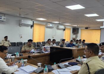 एसपी डावर ने की विशेष समीक्षा बैठक – लंबित प्रकरणों के शीघ्र निराकरण के दिए निर्देश